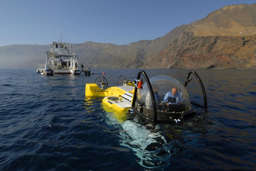 mv-argo-and-deepsee-undersea-hunter