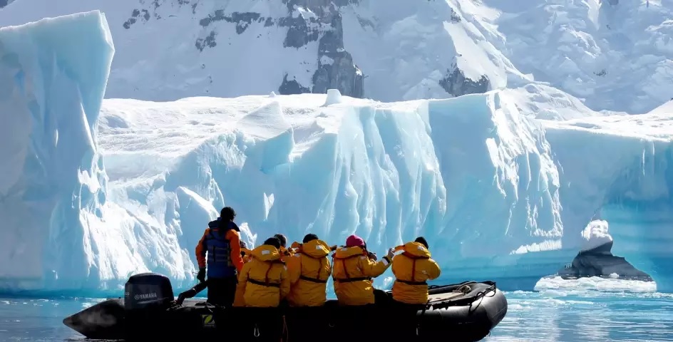 icebergs at close antarctic
