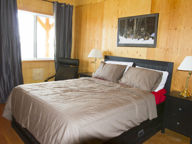 Arctic-Haven-guest-bedroom