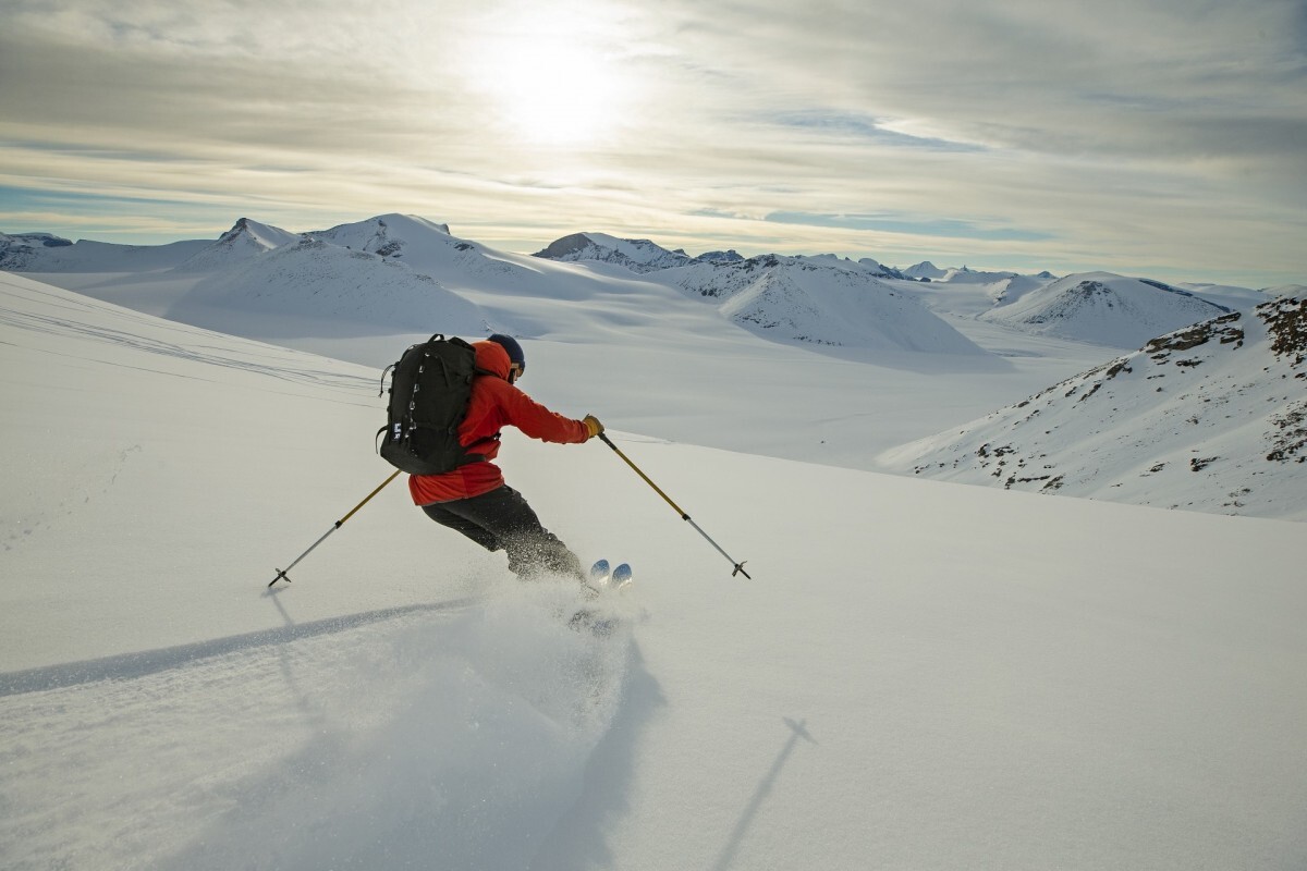 Clyde-River-powder-skiiing