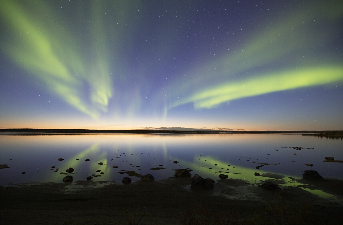 Northern-lights-reflection