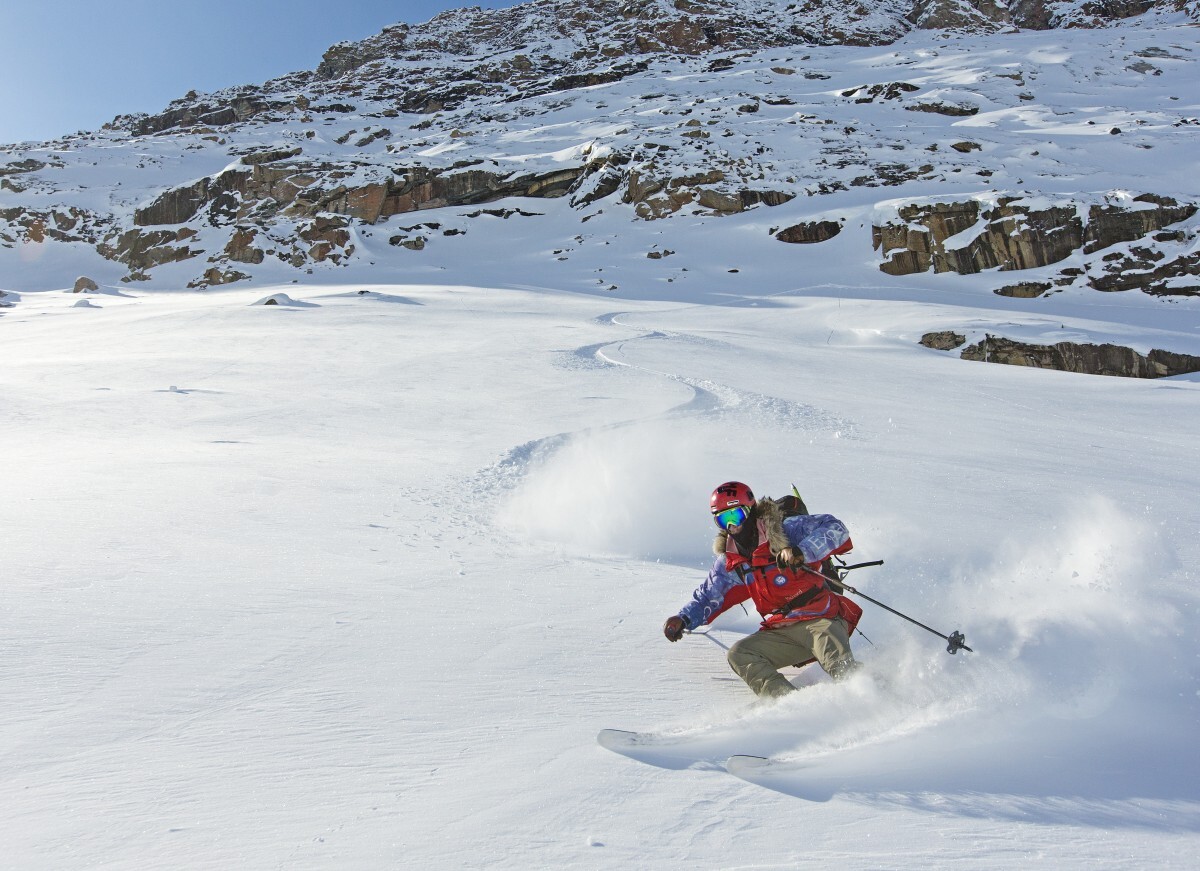 Weber-Arctic-guiding-sking-Nunavut-Powder