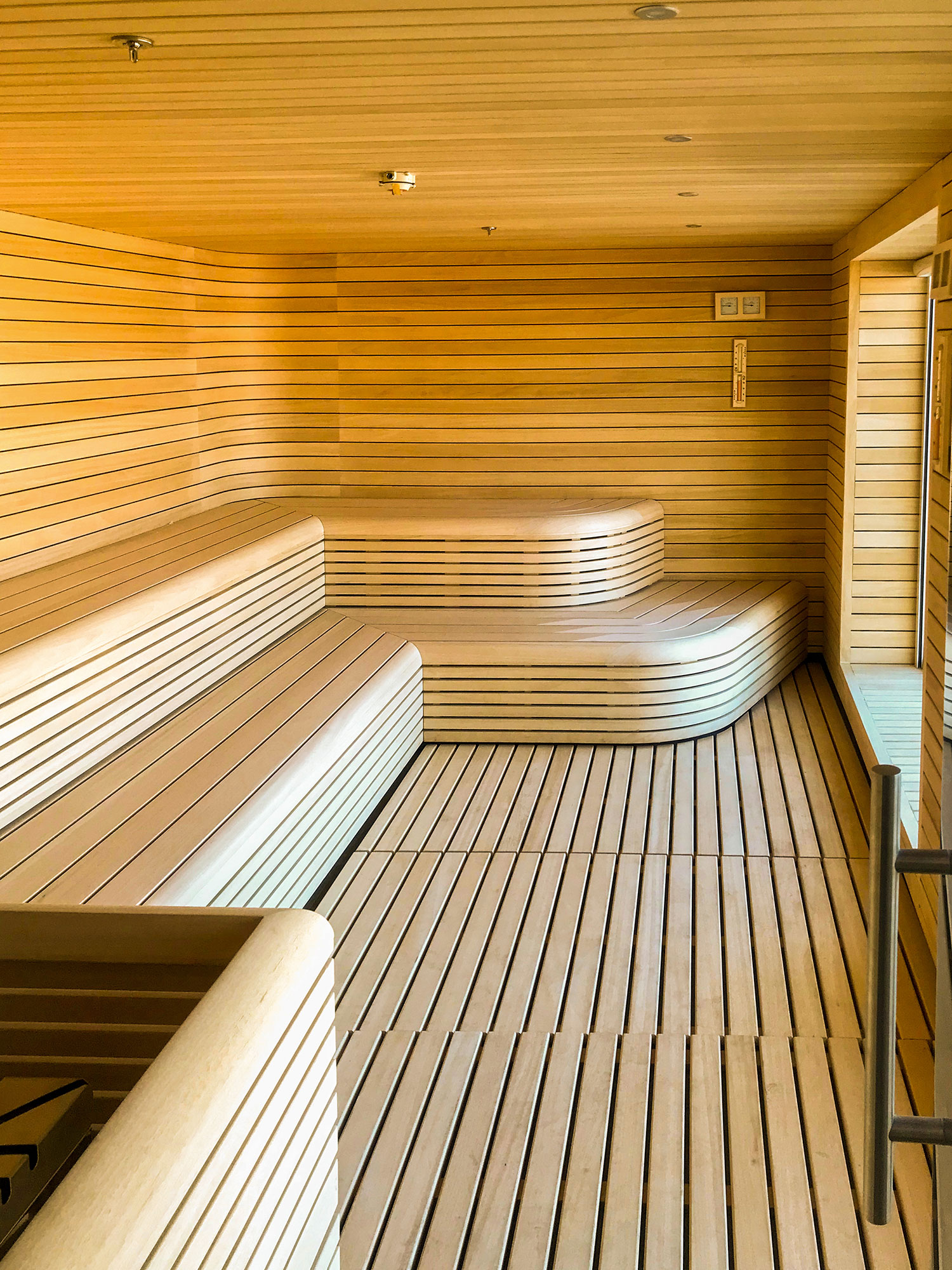 QuarkExpeditions_Ultramarine_Sauna_View01